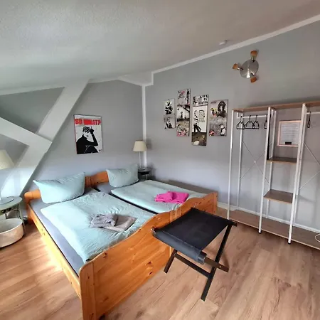 Apartment Haltestelle - *