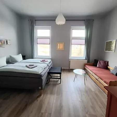 Apartment Haltestelle - *