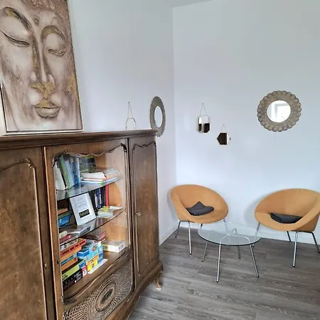 Apartment Haltestelle - *